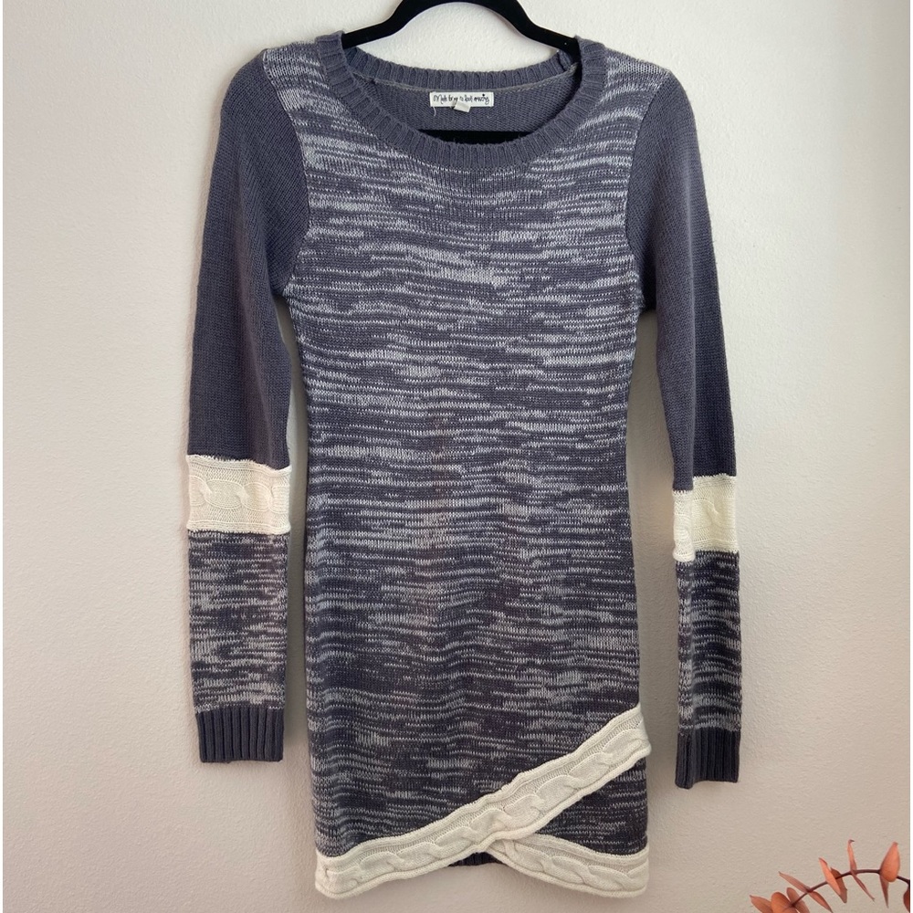 Made for me to look amazing 🖤 Grey and white fall sweater
